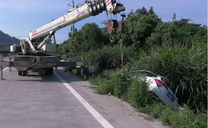 建平重载吊车救援